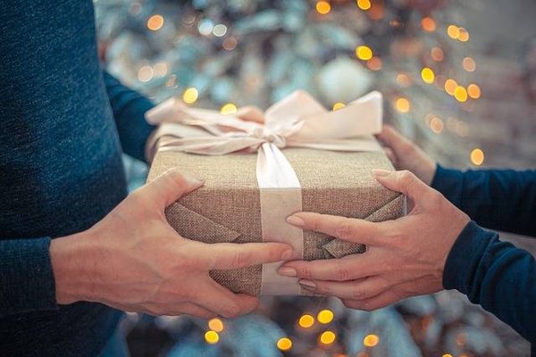 Quel cadeau original peut-on faire pour un fan de canoë en Ardèche ?